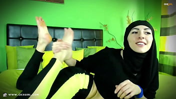Preview 2 of Sister Slipp Xxx - ZeiraMuslim Black Leggings Niqab Ninja on Webcam | CKXGirl