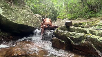 Preview 3 of Tube Asean - CASAL PERVERTIDO &Eacute_ FLAGRADO FODENDO NA TRILHA DA CACHOEIRA