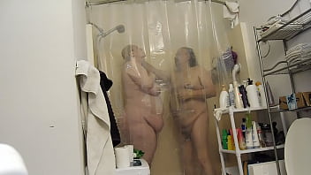 Preview 1 of Nube Less - Showertime