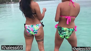 Preview 1 of 1000 Amateur Videos - Lesbian Pussy Eating till Orgasm - I met her on the beach