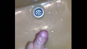 Preview 3 of Big Boobs Cut - Tirando leche en la pileta