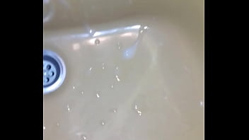 Preview 4 of Big Boobs Cut - Tirando leche en la pileta