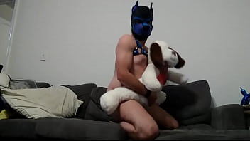 Preview 3 of Mures Masturbandose - Kairo fucks PlushPuppy