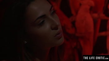 Preview 3 of Pornuedeos - Hot brunette masturbates while her girlfriend watches her orgasm