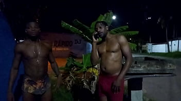Preview 1 of Bhojpuri Xxx Videos Mp5 - Peguei negros dotados na praia levei no hostel com minha amiga para sentar na rola grossa