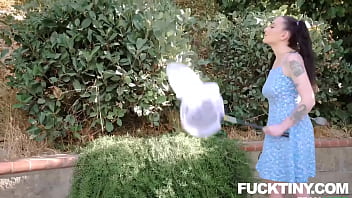 Preview 2 of Hand Hole Vagina - Caught The Biggest Worm Leia Rae