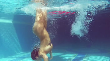 Preview 1 of Weeb Beeg - Heidi Van Horny won&#039_t disappoint you by the poolside