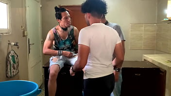 Preview 1 of Mens To Mens Sex - Bande annonce - Trio latinos baisent bareback dans une favela