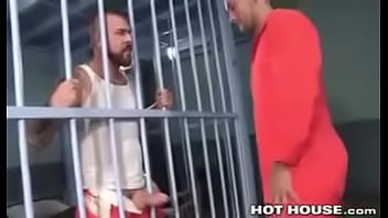 Preview 2 of Hdpornmoies - Diversi&oacute_n en la c&aacute_rcel.