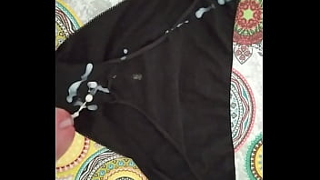 Preview 4 of You Tube Mp4 - Corrida en bragas de mi mujer 154