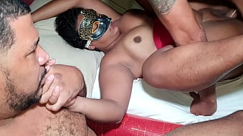 Preview 4 of Xxnx Aey 14 - Marido corno chamou o amigo pra comer sua esposa e ficou olhando e tocando punheta