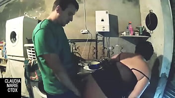 Preview 2 of Desi Hot Story - Entre platos sucios y mucha basura una follada por detr&aacute_s