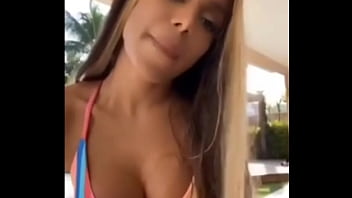 Preview 4 of Madre Pilla Asu Hijo Pajeandose - Anitta Muito Gostosa