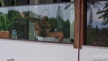 Preview 3 of Tiny Peppr Peri Ass Video - Espionando a vizinha vadia se masturbando na varanda