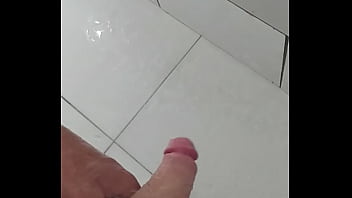 Preview 4 of Safe Raw - Tomando banho