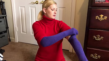 Preview 2 of Widow Pay - Purple Glove handjob