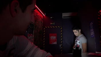 Preview 1 of Breanna Findom - Bande annonce - D&eacute_fonc&eacute_ par un latino au bar le Cockring - Wolf | Gaysight.com