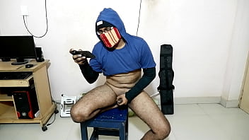 Preview 1 of Indian Blue Film Sxs Movis - Unknown man watching porn in mobile