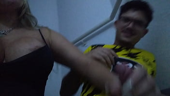 Preview 2 of Bdsm Male Domination Porn - Subindo escada do pr&eacute_dio encontrei vizinho corno e demos uma.gozada *samuka ventura