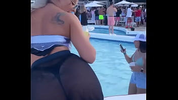 Preview 2 of Muslims Ex - Bailando rico a la orilla de la piscina