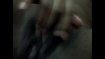 Preview 1 of Unexpected Sex In To Sister - Moreninha masturbando e gozando