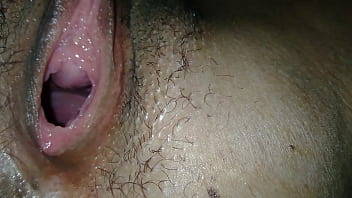 Preview 1 of Beban - Comendo a esposa de quatro.filmei escondido