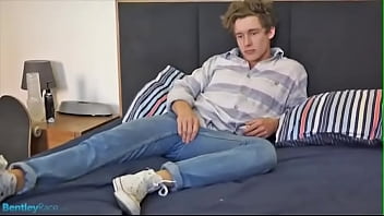 Preview 1 of Dashy Sex - novinho gostoso fudendo o brinquedinho at&eacute_ gozar