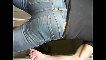 Preview 4 of Sunny Leone Farstsex - Arse flexing in tight jeans
