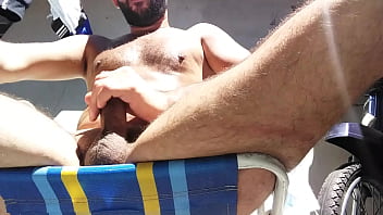 Preview 1 of Indiean Buzzer Sex - Pelad&atilde_o tomando sol de pau duro na quarentena