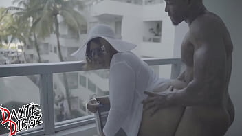 Preview 1 of Dog Xxxn Janvar - PHAT BOOTY AFRO LATINA SHANICE LUV PUTS ON A SHOW FOR THE HOTEL WHILE TAKING BBC ON A BALCONY
