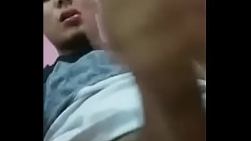 Preview 4 of Tiny Teen And A Huge Cock - Joven muy guapo se masturba