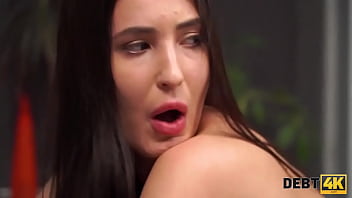 Preview 3 of Xxx Fuck Movis - DEBT4k. Elegante Miss mit perfekten Formen fickt f&uuml_r ihr neues Auto