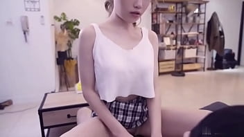 Preview 3 of O My Pussy - 漂亮姐姐勾引弟弟的帅气朋友 被大鸡巴操的超享受 看小穴没少被草
