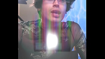 Preview 3 of Bokep Albania - novinho afeminado fofo no cenario pc music no grindr vendo rola piroca cu punheta