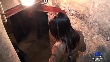 Preview 1 of Sikis 2018 Videos Dowlnload - Charlie,  brunette sexy en manque,  se fait baiser dans la cave