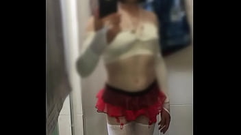 Preview 3 of Beautiful Body Fuk - me vestindo de mulher no banheiro da filha do cara