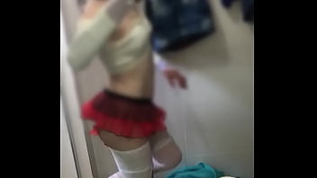 Preview 4 of Beautiful Body Fuk - me vestindo de mulher no banheiro da filha do cara