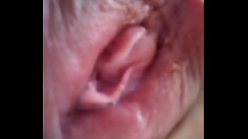 Preview 2 of Huge Objects Making Girls Squirt - Tocando mi vagina
