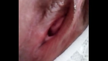 Preview 3 of Huge Objects Making Girls Squirt - Tocando mi vagina