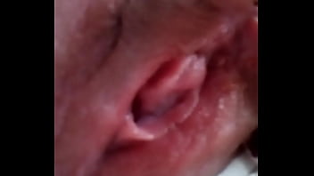 Preview 1 of Huge Objects Making Girls Squirt - Tocando mi vagina
