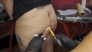 Preview 1 of Sunny Leone Big Boobs Sex Xxx - Fazendo minha tattoo nova na raba!
