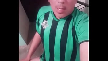 Preview 3 of Xoo Farm - Latino Desnudo manda saludos