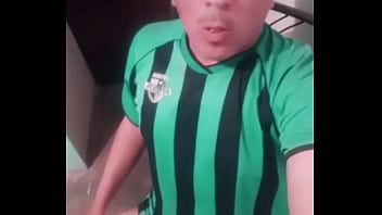 Preview 1 of Xoo Farm - Latino Desnudo manda saludos