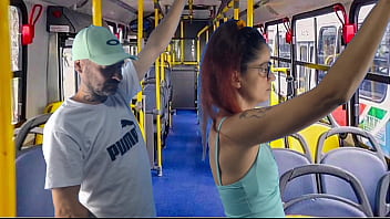 Preview 2 of Pawg Woods - Jovem estudante leva encoxada dentro onibus!