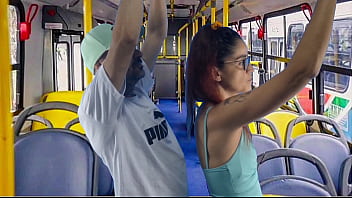 Preview 3 of Pawg Woods - Jovem estudante leva encoxada dentro onibus!