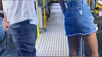 Preview 1 of Pawg Woods - Jovem estudante leva encoxada dentro onibus!