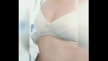 Preview 1 of Maeen Xxx - Selfie of a girl for her ex boyfriend