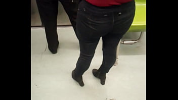 Preview 1 of Desi Sexi Mp4 Videos - Culo en el metro