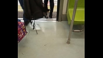 Preview 4 of Desi Sexi Mp4 Videos - Culo en el metro