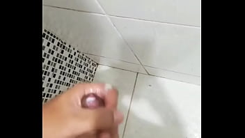 Preview 4 of Fake Anal Audition - Gozando muito no banho part 3